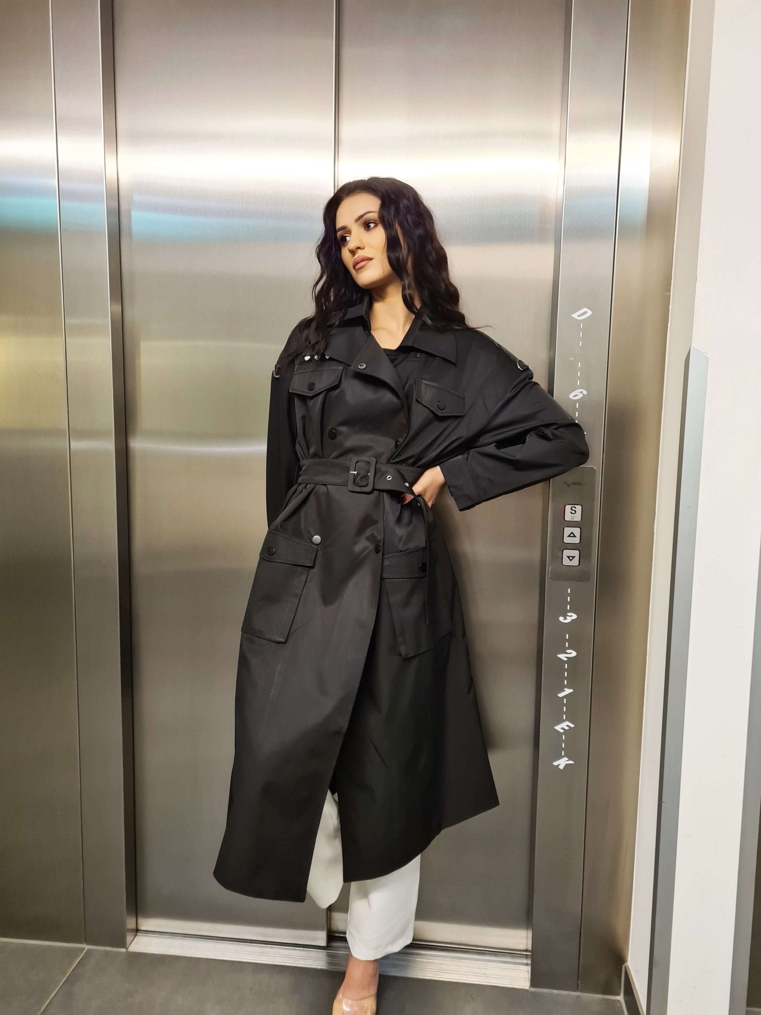 Bež klasični baloner s remenom – Timeless trench look